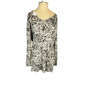 A Pea in the pod with Michael Stars NWT Animal Print Maternity top One Size